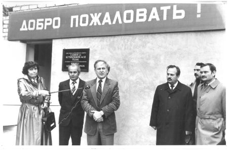 1._okt._1986_kooli_filiaali_avamine_Tallinna_Vineeri-_ja_Mooblikombinaadis (1).jpg